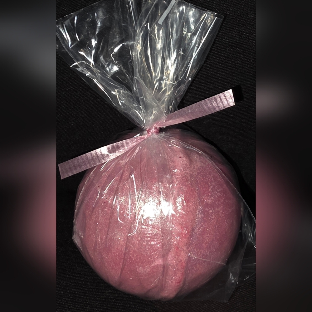Blissful Pink Shimmer Fizzing Bath Bomb